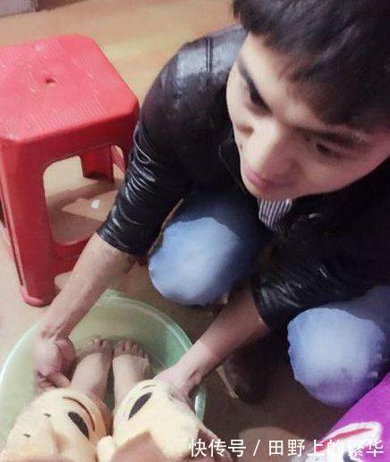 |笑话:遇到一算命老先生,盯了我好久,非要给我算一卦