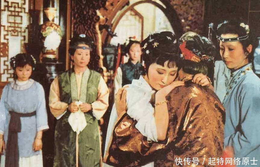 流露出|黛玉入贾府时的人物介绍,流露出礼教的悲哀:人过中年,已无自己