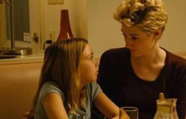 笑笑|妈,有小男孩亲我一下”,两个妈妈不同回答,让孩子的人生不同