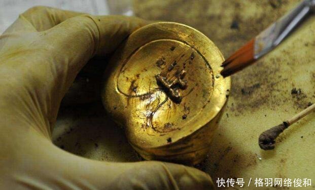 大墓被打了20米深盗洞,考古队及时赶到,出土12吨金币!