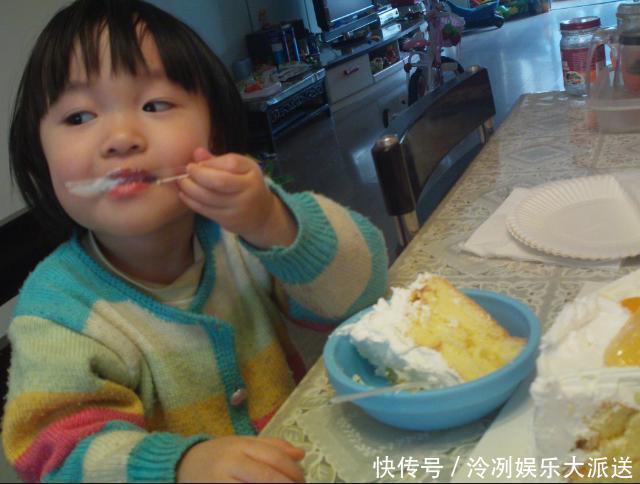 脾胃|劝告:3岁前,4种食物不是疼孩子,是害孩子,还有家长给娃吃