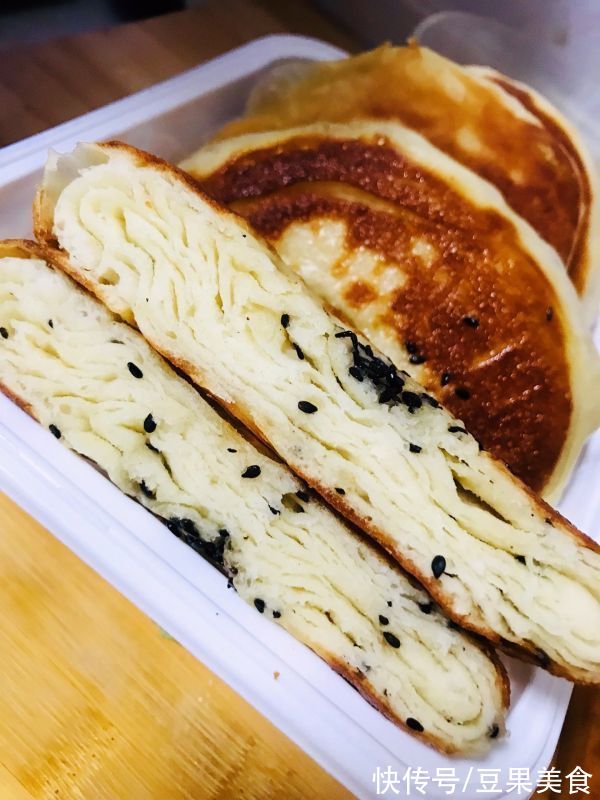 分享给你们我家祖传的酥烧饼的做法，一般人我不告诉他