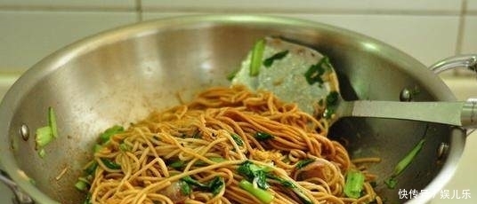 估计|晚餐面条最好吃做法,估计一半人不知道,赶紧学做