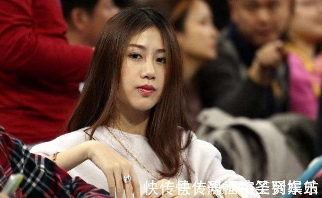 社交媒体|名模美女身高1米74,嫁中国男篮一哥,如今生2个儿子在家当主妇