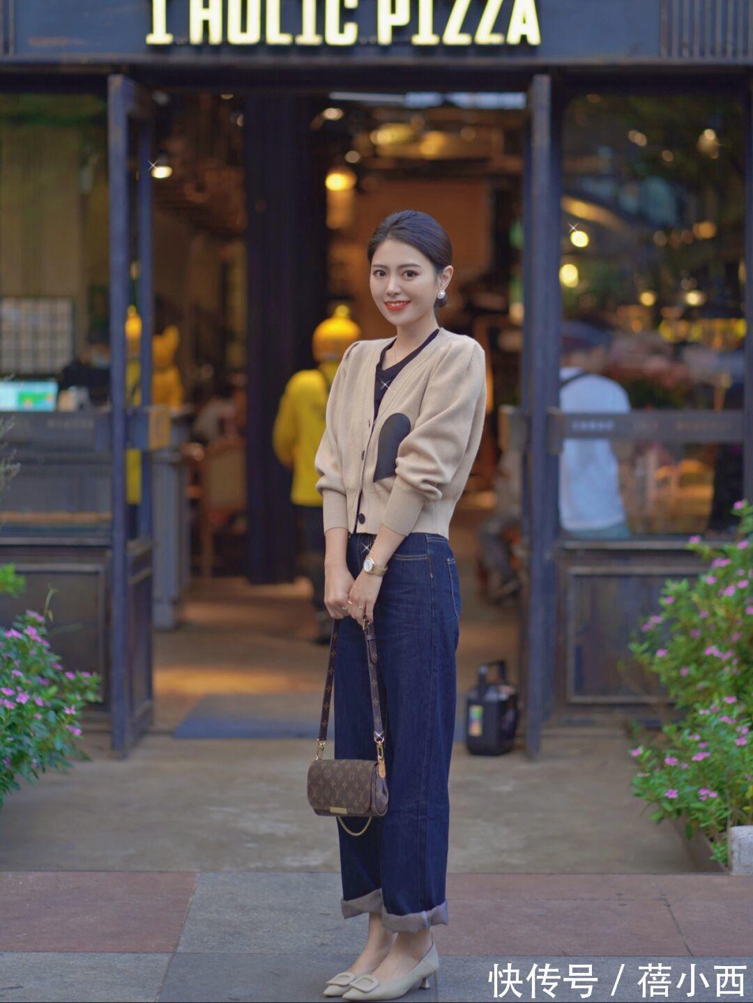 开衫|奔三奔四的女人会穿“毛衣”更时尚,搭配思路总结好了,值得借鉴