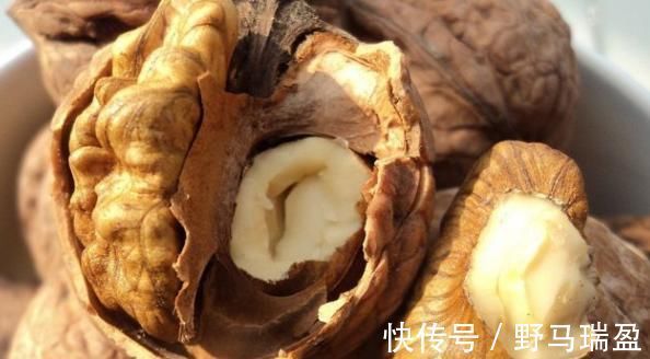 营养|核桃什么时候吃最有营养?营养师给出合理解答,早点知
