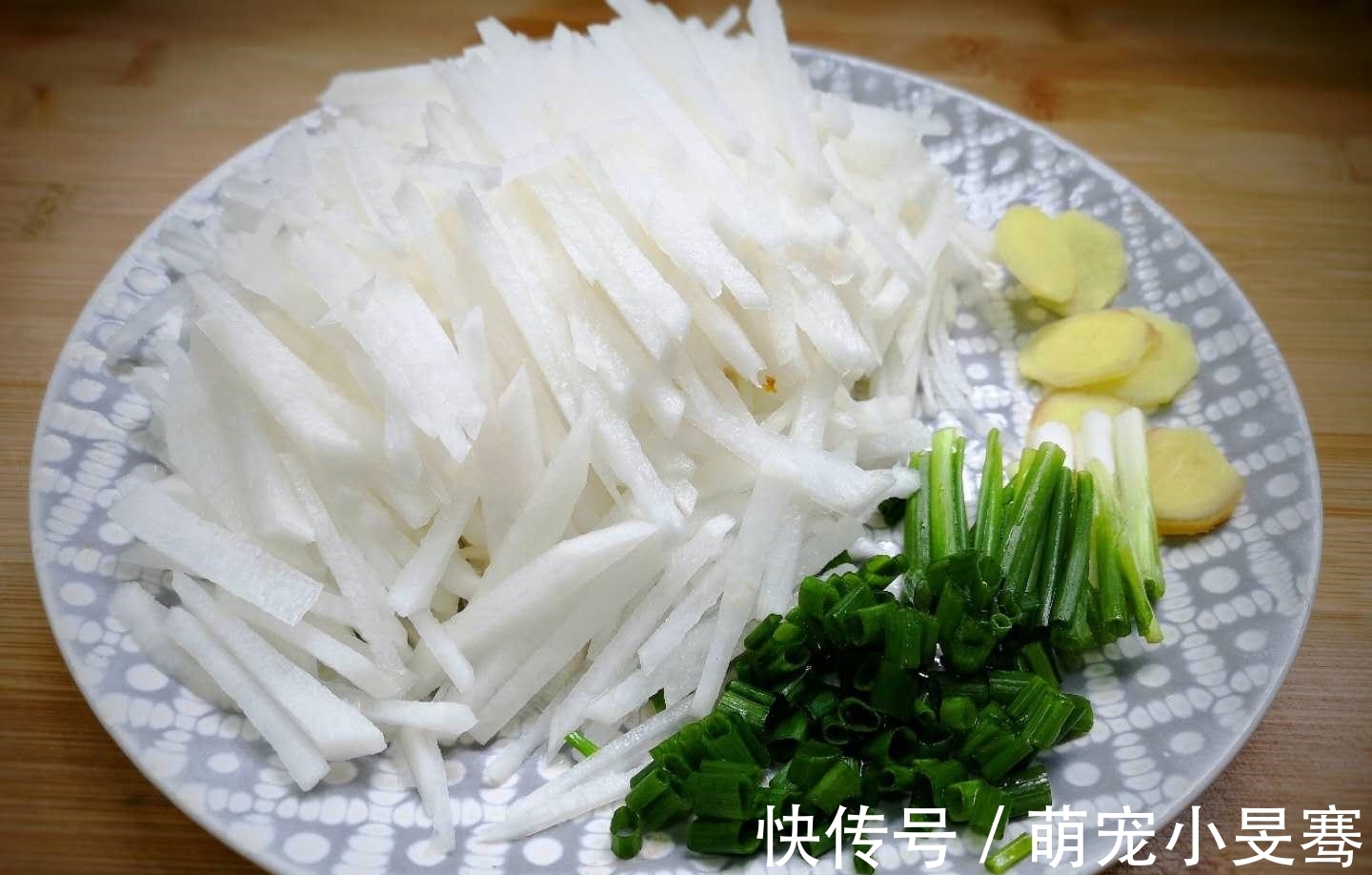 霜降前后多喝此汤,驱寒暖胃特好喝,简单一炖一大锅,全家喜欢!