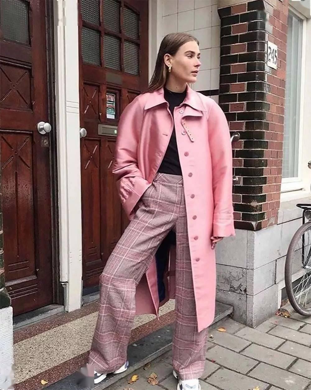  黑色|比驼色显白，比黑色高级，大衣今年流行这5个颜色！