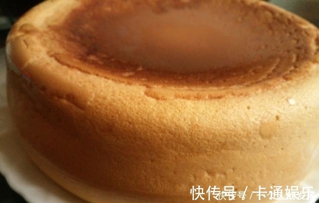 蛋糕|电饭煲蛋糕 起的非常高,材料只需4样 可香了松软好吃