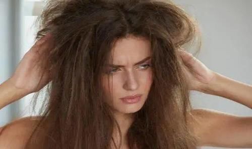 头发干枯、分叉怎么办？8个小妙招分享给你们~