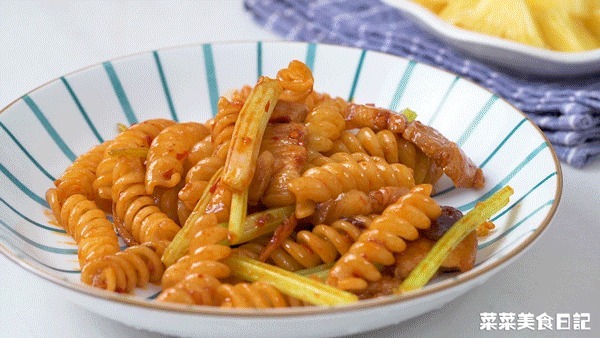 10分钟搞定！这面随手一炒太绝了，香到邻居来敲门