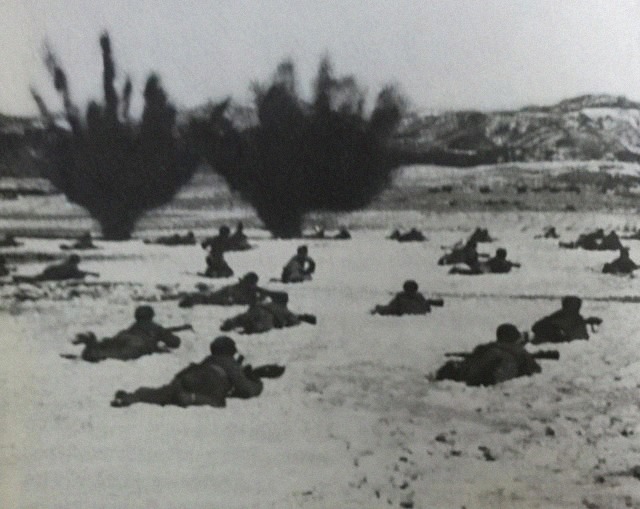 疏漏|志愿军模范连也有疏漏，让美军中校死里逃生，缴获的大炮得而复失