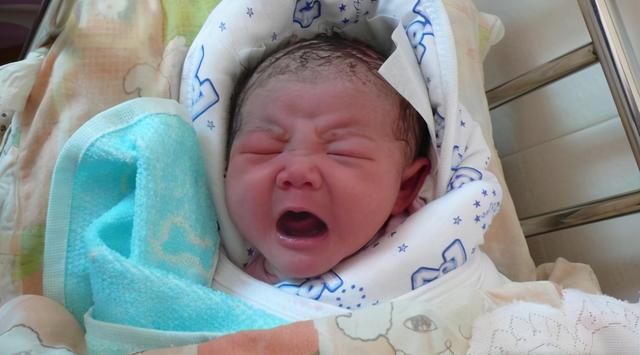 朋友|为啥新生儿医院要留脚印？除了留作纪念，这些用处对宝宝很重要