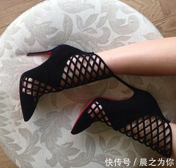 典雅 尖头高跟鞋,别致又典雅大方,透露着女人迷人的气质!