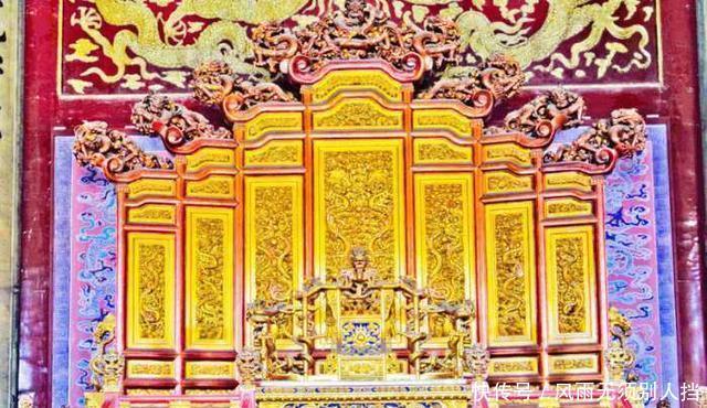 稻草|袁世凯花费40万打造龙椅，故宫专家打开夹层，发现里面包裹着稻草！
