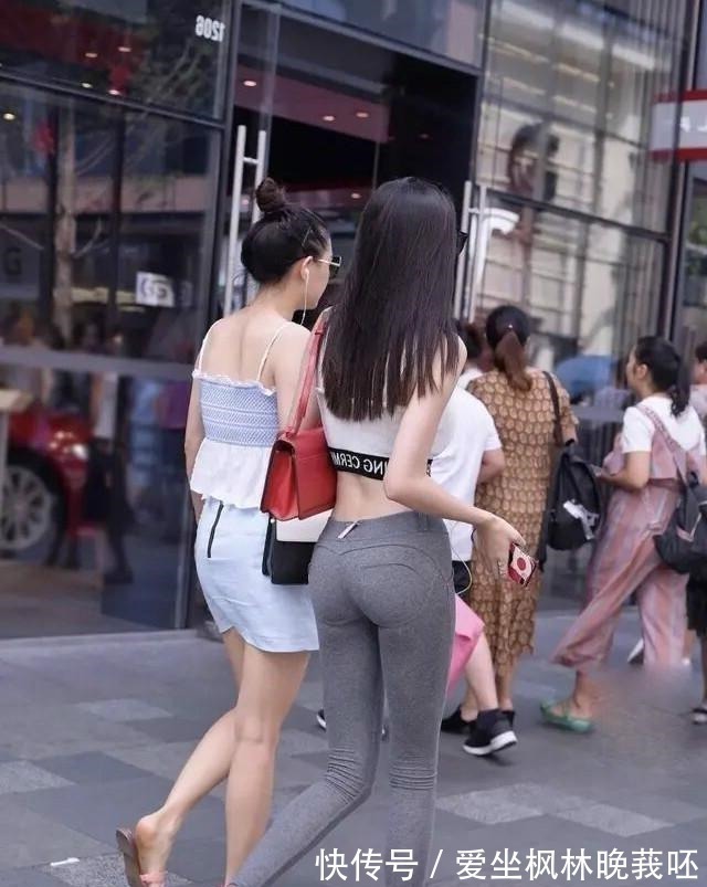 穿搭 自然随性的打底裤穿搭更显大气时尚感,百搭耐看又大方,略显低调!