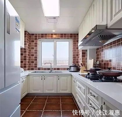 收纳|晒晒朋友刚入住的新房，全屋打满收纳柜，最大的亮点居然是阳台！