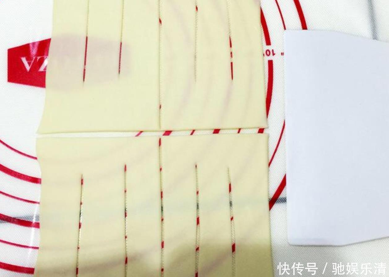 煎饼果子里的薄脆做法，单吃也好吃，又香又脆，做法很简单