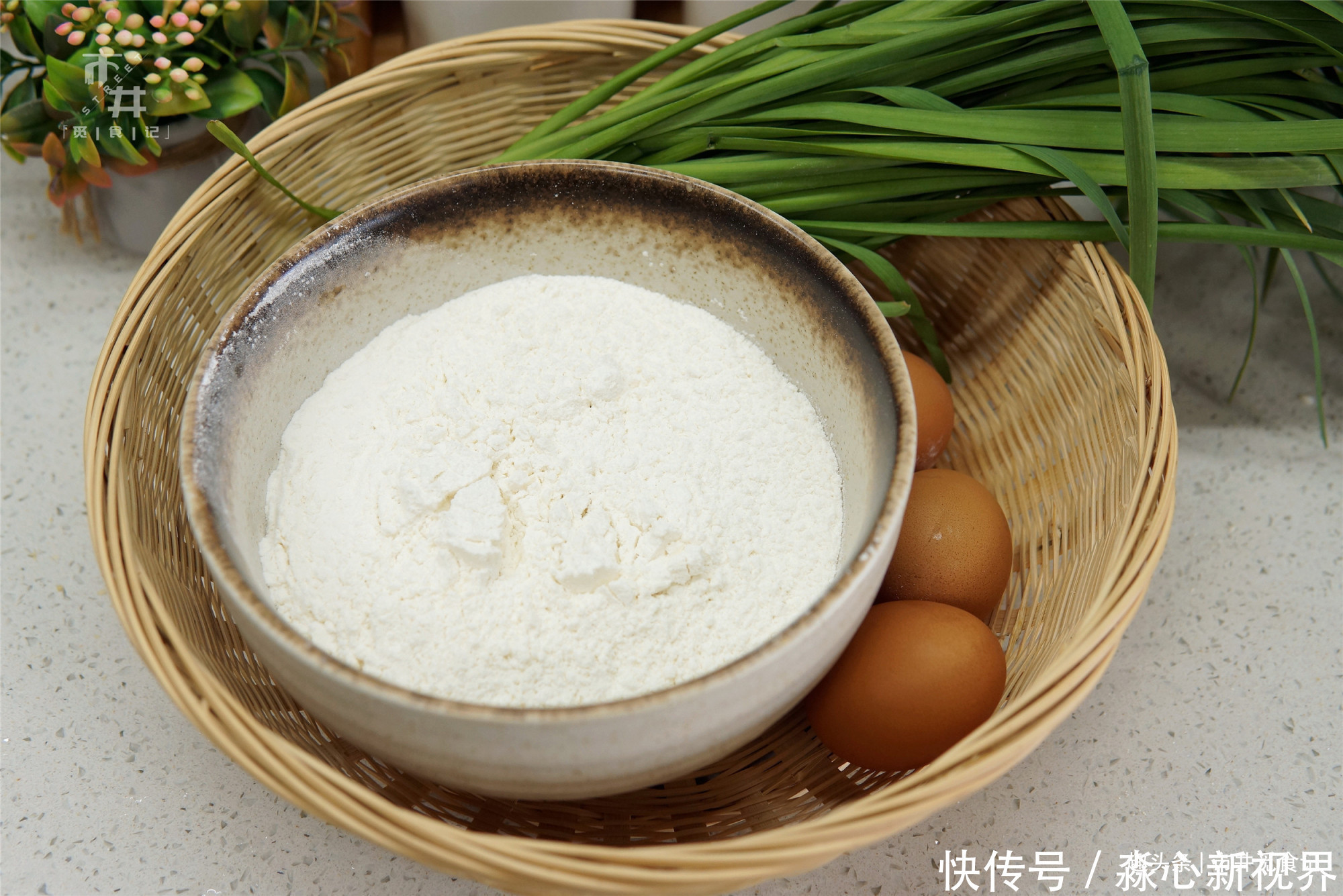 小时候|小时候在农村没少吃这东西,比韭菜盒子简单,皮薄馅多,总不够吃