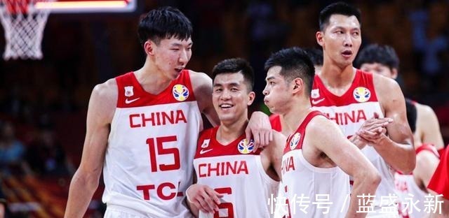 首发|央视直播!中国男篮再起航,首发名单悬念揭晓,篮坛传奇出山辅助!