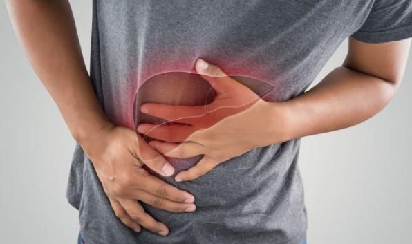 唇部|肝脏不好嘴知道?嘴上3个“预兆”,或许是肝硬化正在逼近!