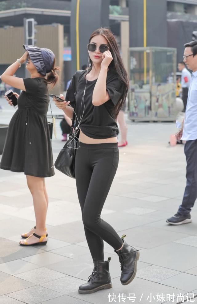 休闲西装 街拍:身材高挑的气质美女,黑色打底裤搭配休闲上衣,迷人好身姿