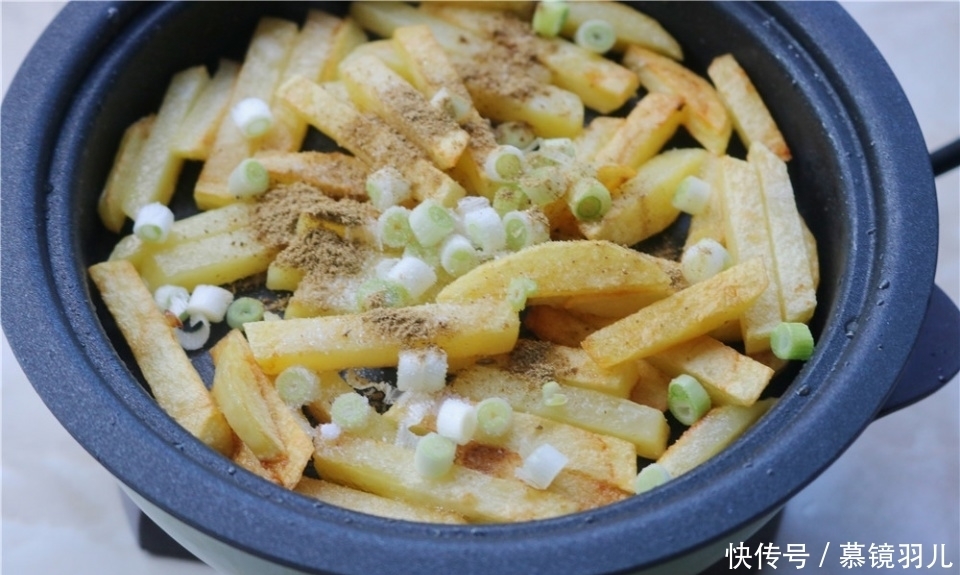 薯条|比薯条好吃的土豆做法,简单快手,5分钟出锅,太香了