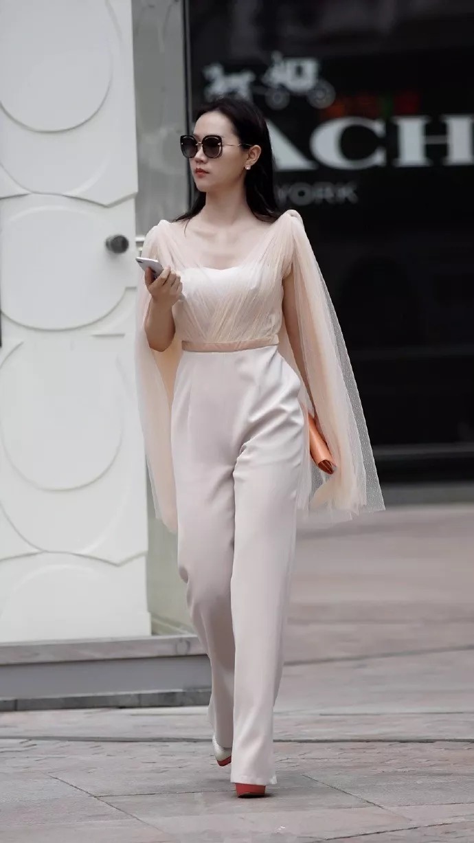 高跟鞋气质穿搭,带给女性时尚的唯美感