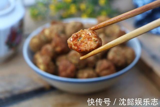 豆腐除了炖和煎，剁碎制成丸子，当主食也可当菜