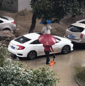 |搞笑GIF:一转身美美哒