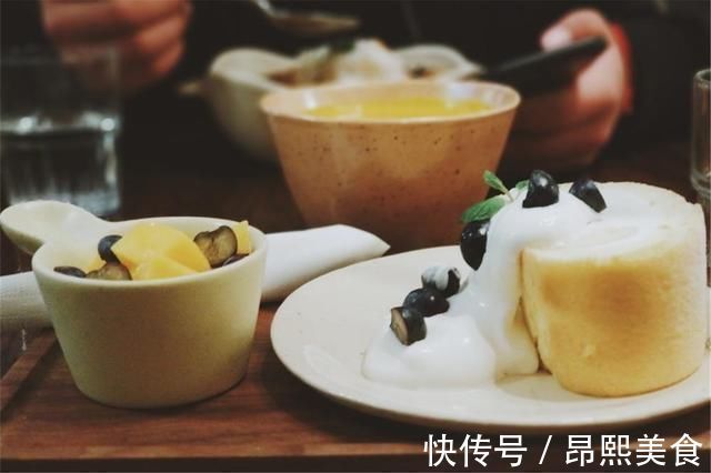 青春期|女孩“初潮”若早于此年龄,多半长不了多高,父母要及早干预