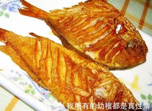大厨|煎鱼时,很多人都煎不好,大厨教你3个煎鱼技巧,鱼不粘锅也不破皮