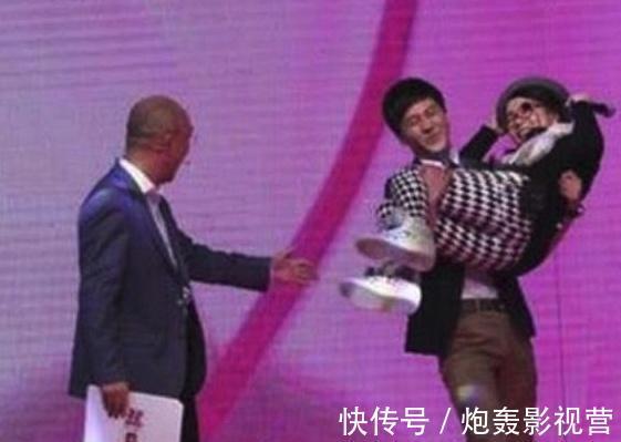 女导演|《非诚勿扰》他被女生集体灭灯，转身抱走女导演，如今两人太甜蜜