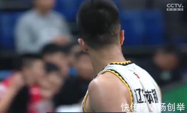 胡明轩|辽宁3节领先17分!弗格18+3高效爆发,郭艾伦情绪失控,杜锋无奈