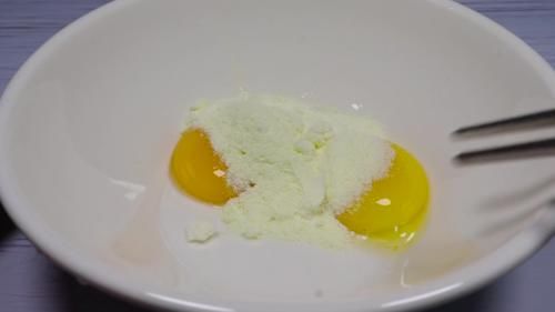 鸡蛋不蒸煮煎，营养翻倍，口感酥香入口即化，挑食宝宝也爱吃