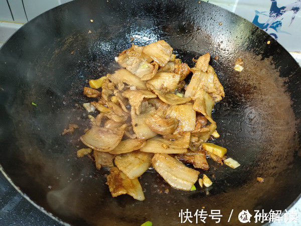 做辣椒炒肉，先炒辣椒还是先炒肉？不少人搞错了，难怪不香不好吃