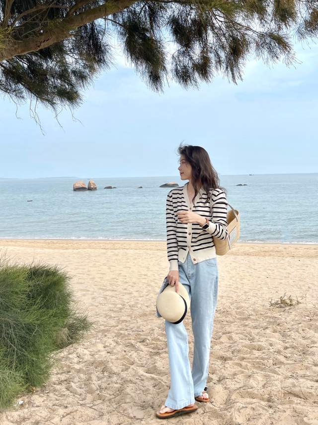 阔腿裤|入秋后不要瞎打扮,今年流行“条纹针织开衫+直筒裤”,显瘦洋气