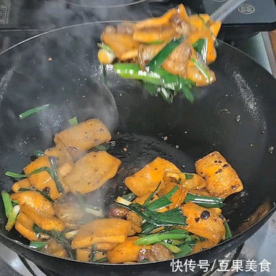 鲜味无敌的五花肉炒千页豆腐，大人小孩都爱吃