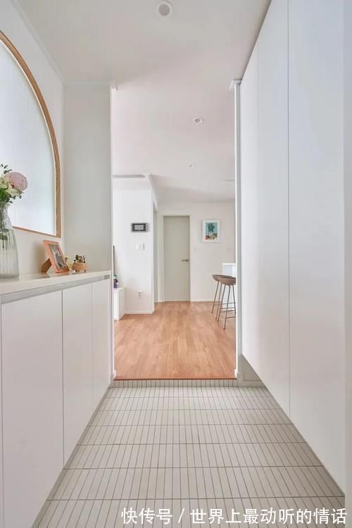 衣帽间|84平婚房,进门就被迷住了,不装电视不要餐厅,布置完好暖心