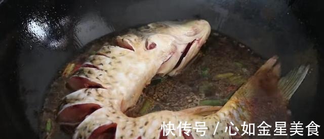 草鱼不要红烧了,教你最过瘾的吃法,营养又解馋,出锅汤汁都不剩!