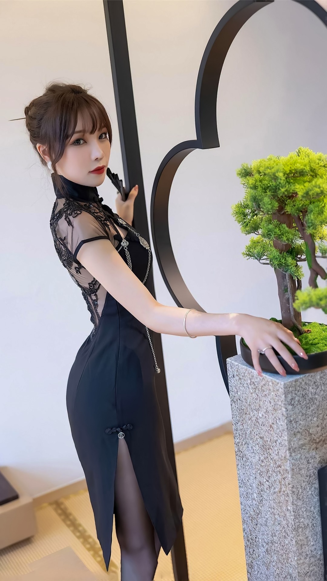 写真|嫩模陈芝写真图,黑丝长腿媲美杨幂,旗袍与中国象棋激情碰撞,尽显东方神韵