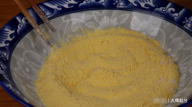 玉米面最神奇的做法,不蒸不炸,开水一烫,健康好吃,出锅就抢光