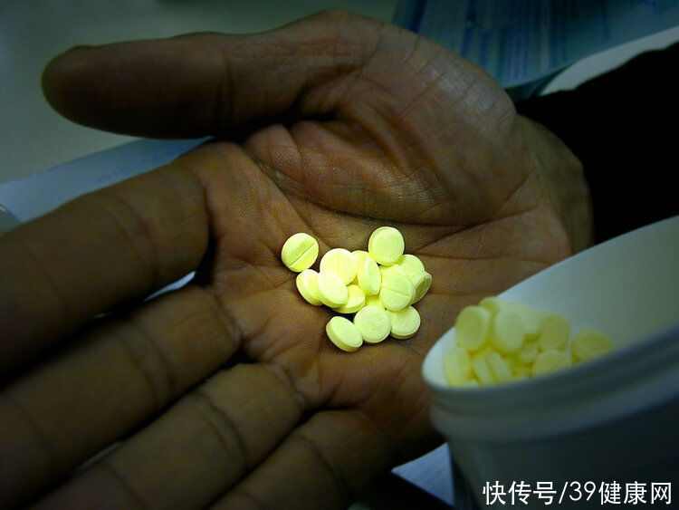 大鱼大肉|怎么判断肾的好坏?若没有这5个表现,说明肾很健康,不用担心