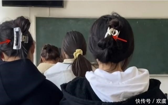 女大学生发型宛如70后,复古卡子成亮点,这不是“妈妈”同款吗?
