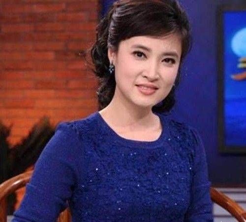 舞蹈出身却被迫成为央视主持人,颜值不输李红,半隐退后生活成谜
