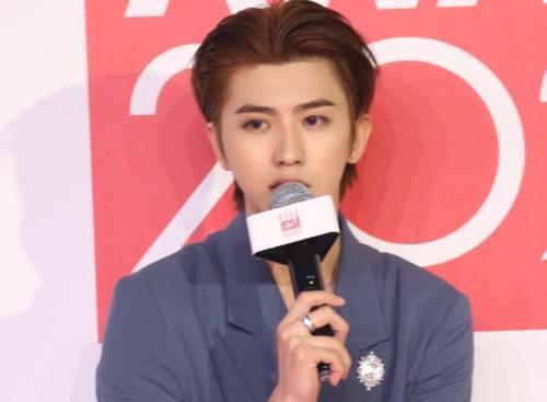 梦寐以求|有种“自信”叫做蔡徐坤,素颜照放大3倍后,这才是男人梦寐以求的脸