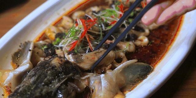 吃鱼时第一筷子夹哪里,就能看出他的性格,自私的人都会夹这块