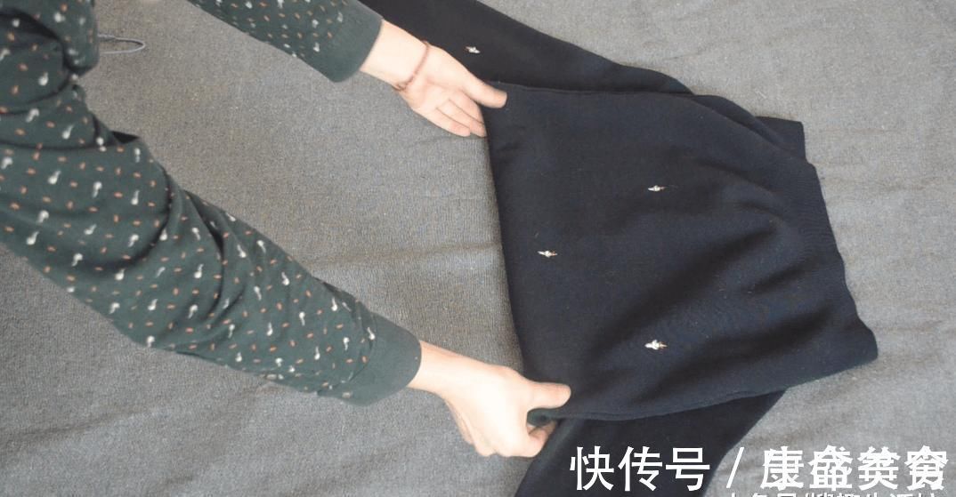 这才是挂毛衣的正确方法, 挂多久肩部都不会变形, 方法简单又实用