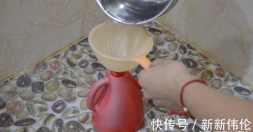 卫生间墙角喷一些它, 角落不脏不臭, 还没有小飞虫, 试过的人都夸好