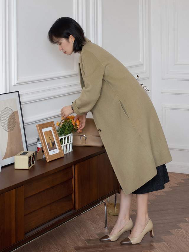 风衣|秋季,奔四奔四的女人怎么穿风衣?搭配衬衫和牛仔裤,减龄又洋气